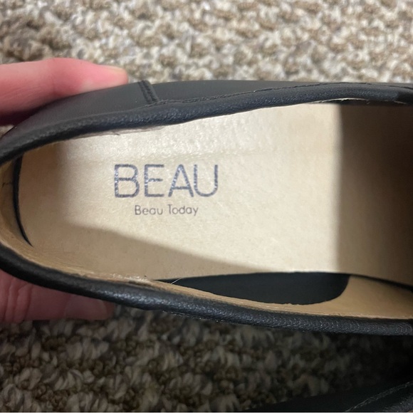 BEAU Today leather loafers with chain link detail - Picture 10 of 11